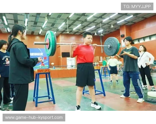 举重联盟推进青少年竞赛与教学资源下沉，举重参赛